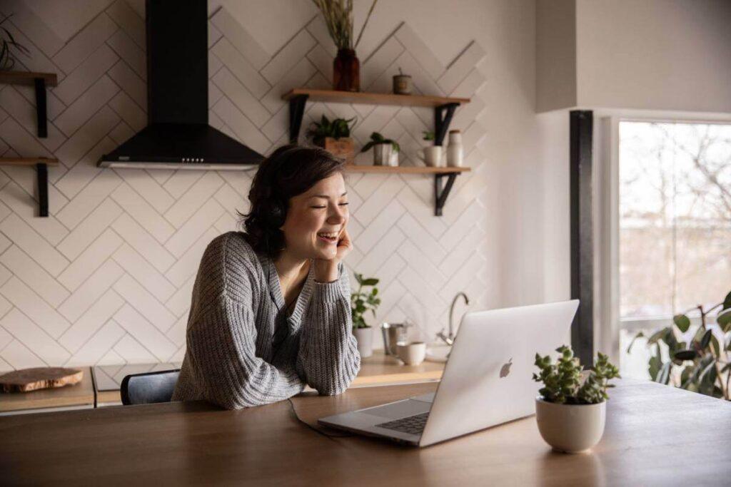 lady on video call using WISP Network | ISP Revolution