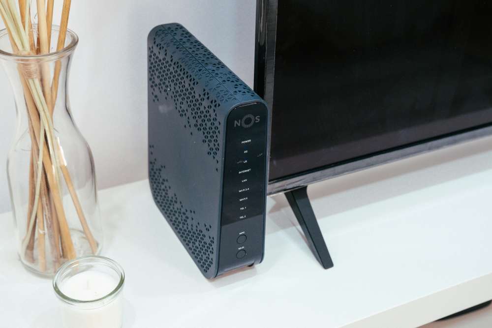 wifi router next to SmartTv